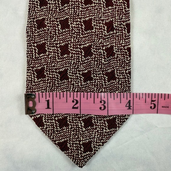 Pal Zileri Italy Burgundy Textured Silk Tie Geometric Necktie 4" Wide 60 3/4" L - Picture 8 of 9